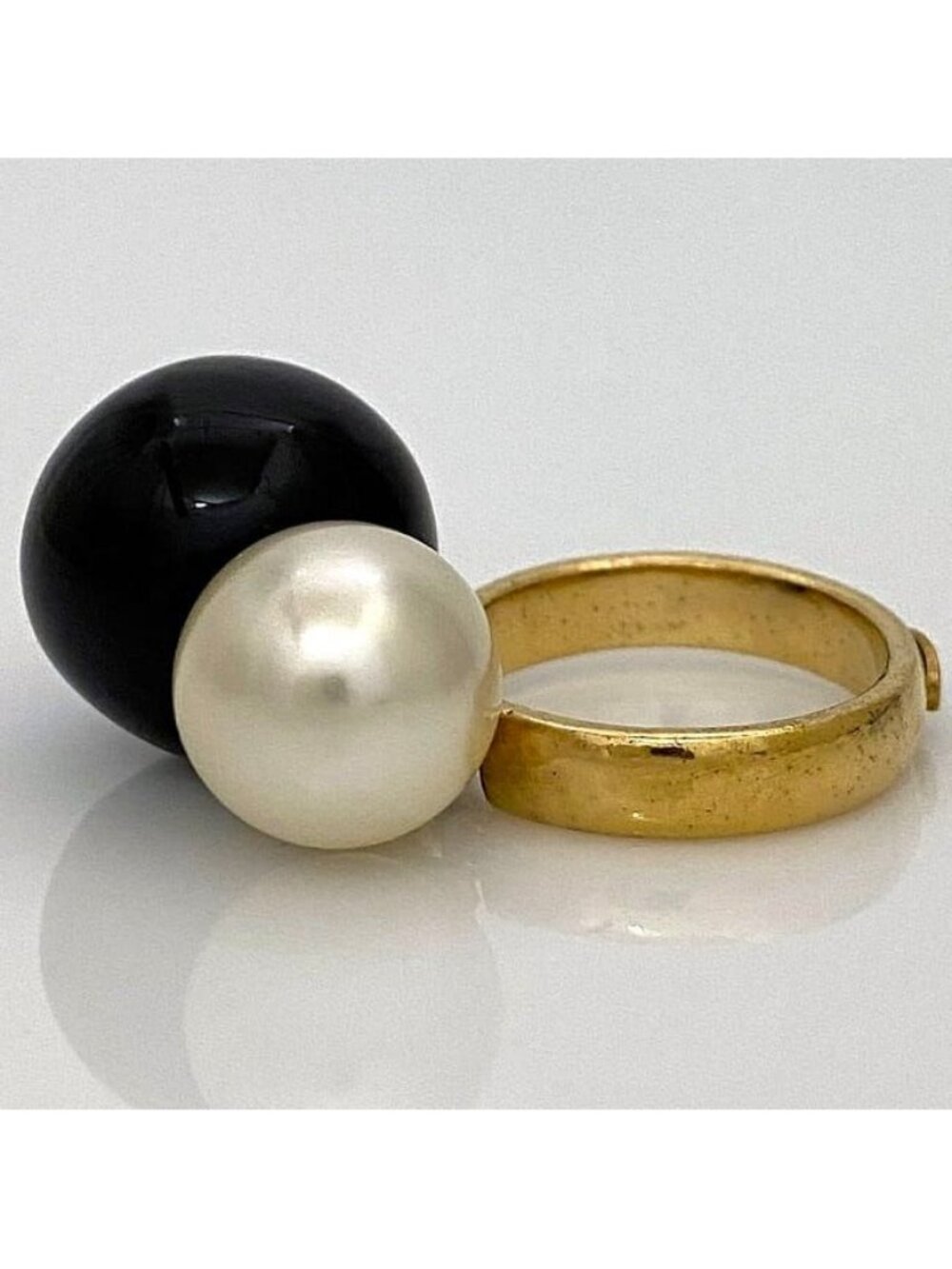Chanel Pearl Ring Gold White Black - Picture 4 of 11
